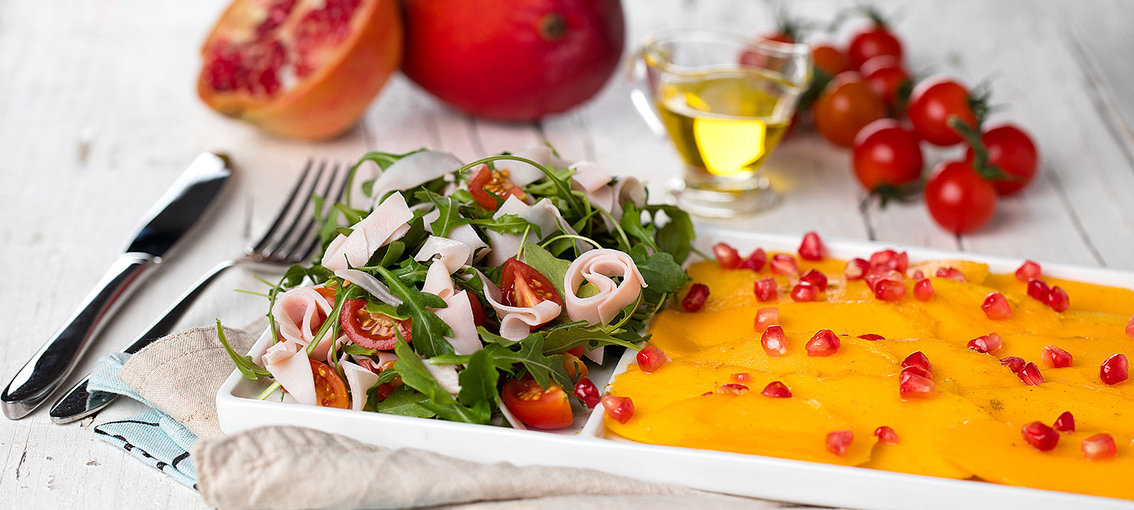 Turkey breast salad with mango carpace